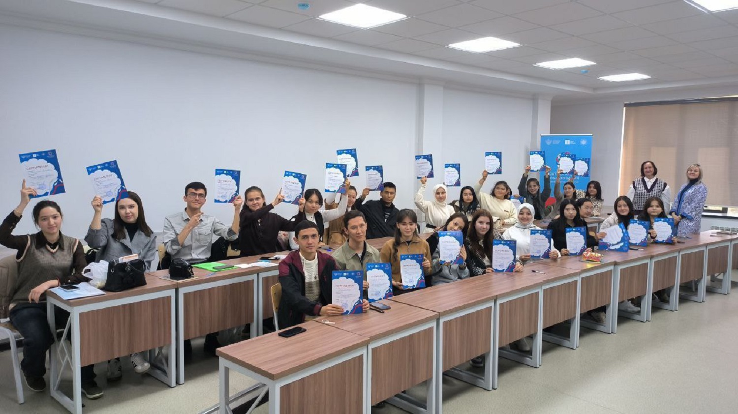 В Узбекистане состоялись церемонии вручения сертификатов слушателям курсов по русскому языку