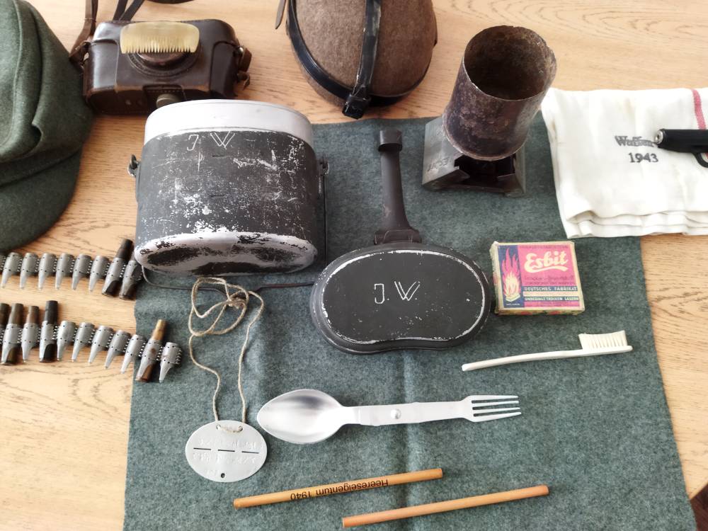 Обучающий семинар для студентов "Военная атрибутика проигравших - предметы быта и снаряжения солдат нацистской Германии"