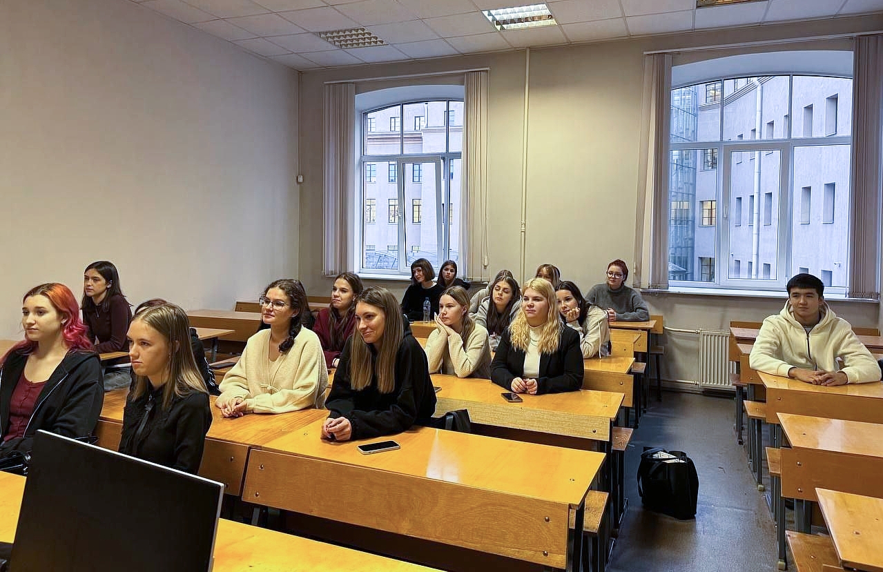 Для студентов 1-го курса, обучающихся по профилю "Олигофренопедагогика", состоялся кураторский час