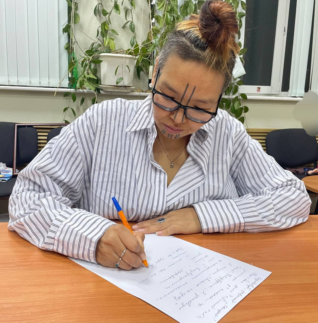 Студенты и преподаватели института народов Севера приняли участие в акции «Письмо участнику СВО»