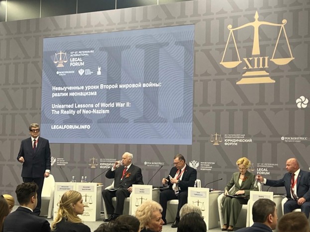 На фото: работа секции «Невыученные уроки Второй мировой войны: реалии неонацизма».