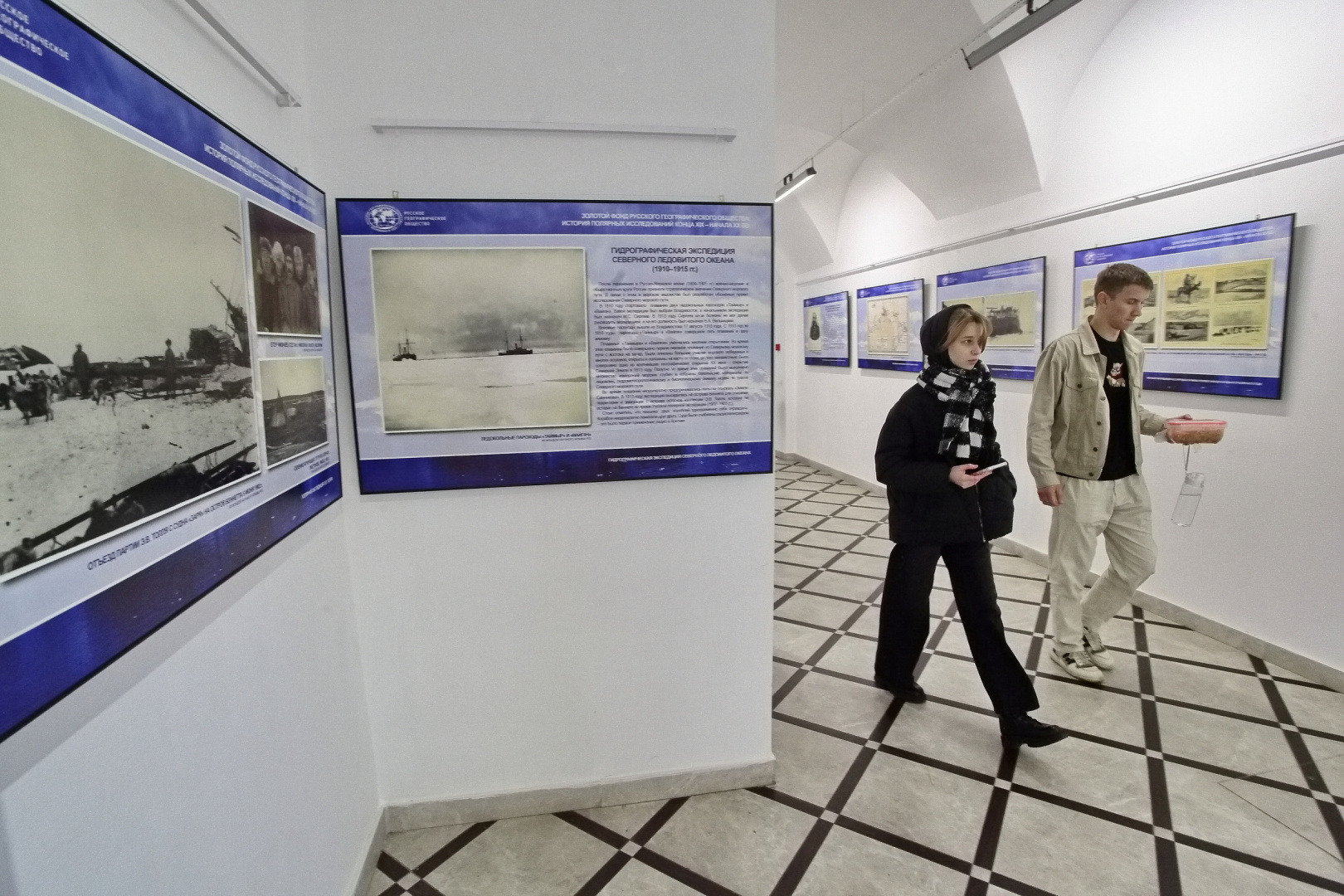 В Открытом кампусе представили выставку «Из золотого фонда РГО. История полярных исследований конца XIX — начала XX века»