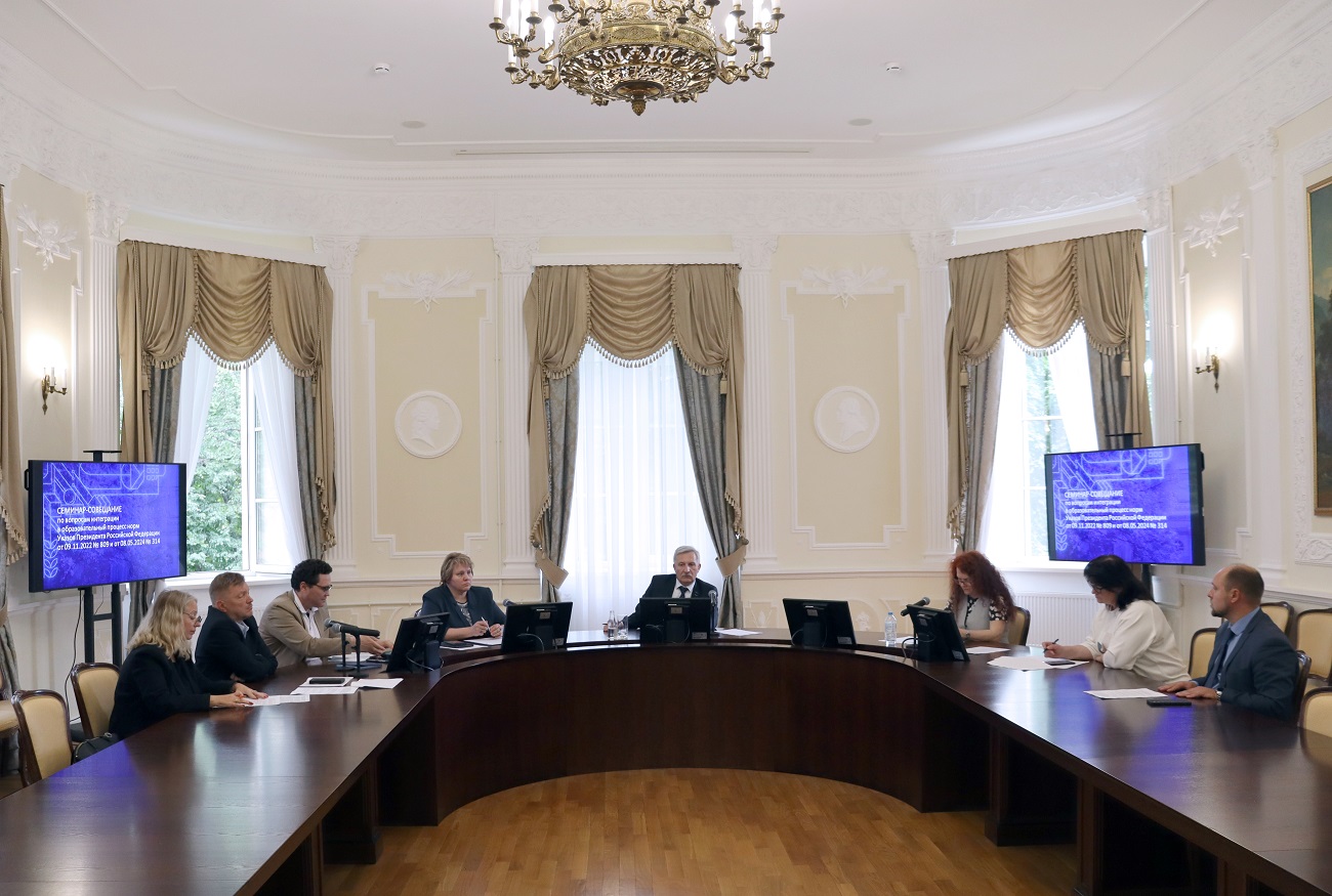 Ректор РГПУ им. А. И. Герцена Сергей Тарасов предложил создать программу повышения квалификации для преподавателей «Разговоров о важном»