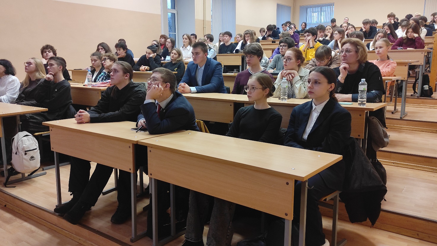 В институте физики школьникам и учителям прочитали лекцию «Чем знаменит кот Шредингера? (Квантовая физика для чайников)»