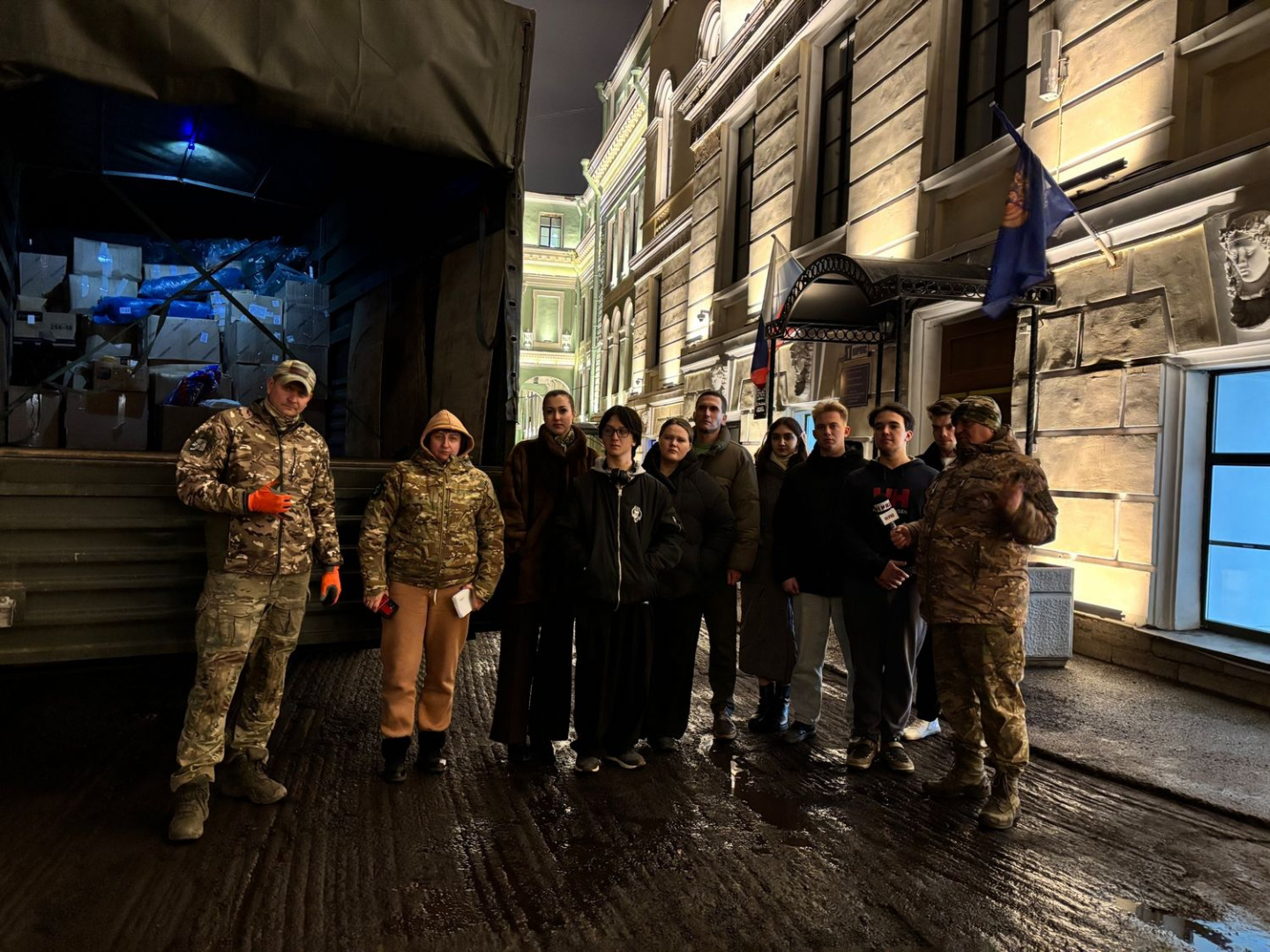 Передача гуманитарной помощи для бойцов СВО