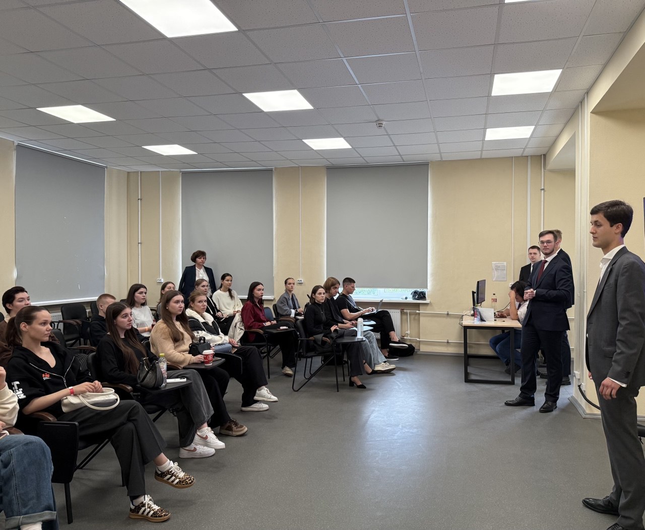 Кино показ.jpg