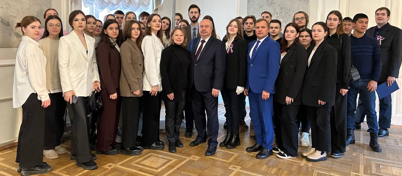 Поднятие Государственного флага Российской Федерации
