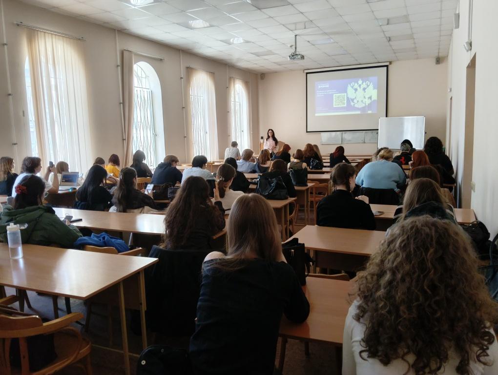 Студенты вместе с куратором группы Рудыхиной О.В. посетили интерактивную лекцию Карине Камоевны Тирабян
