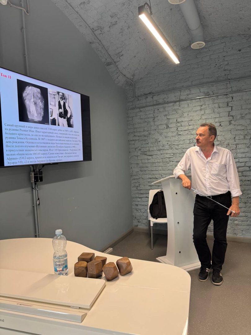 «Блестящая наука»: как математические расчеты превращают алмазы в самые желанные камни в мире